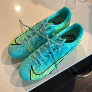 Nike Mercurial Vapor 14 Academy FG MG Cleats
Dynamic Turquoise Lime Glow (GS)